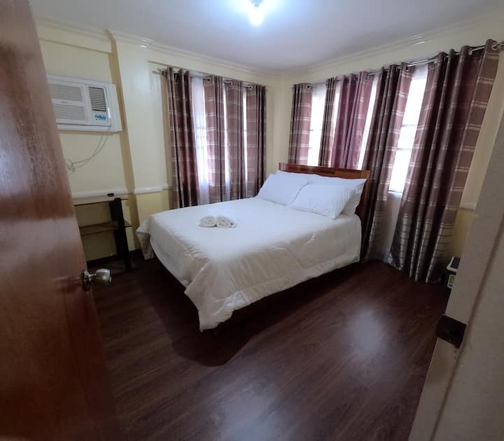 ห้องนอนใหญ่พร้อมเตียงแบบดึงออก