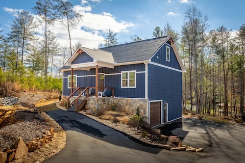 Lakefront Home on Beautiful Lake James!