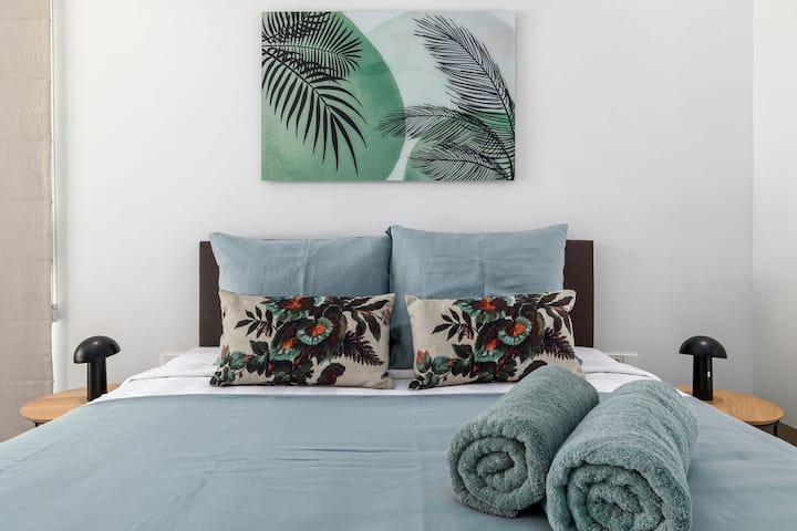 Uronite u spokoj u našem velikodušno uređenom utočištu s bračnim krevetom.