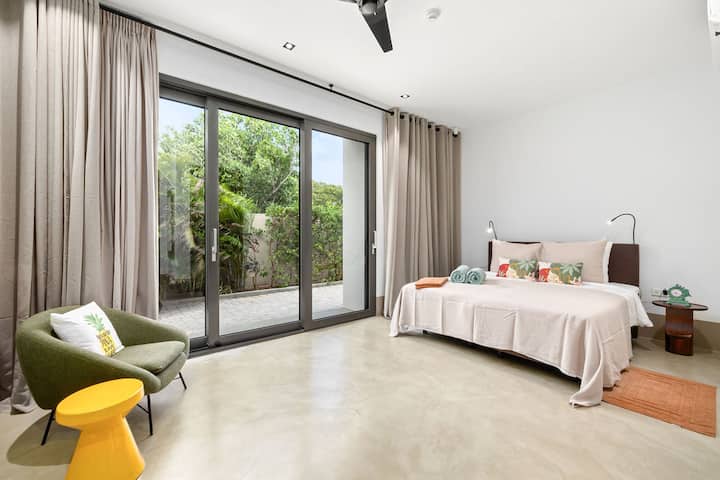 Oličenje udobnosti: naša prostrana spavaća soba s bračnim krevetom.