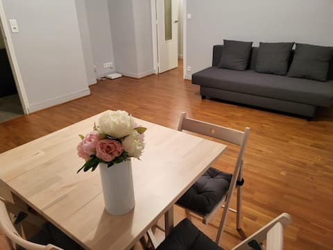 *Paris* Traditional French house (3min to M14)