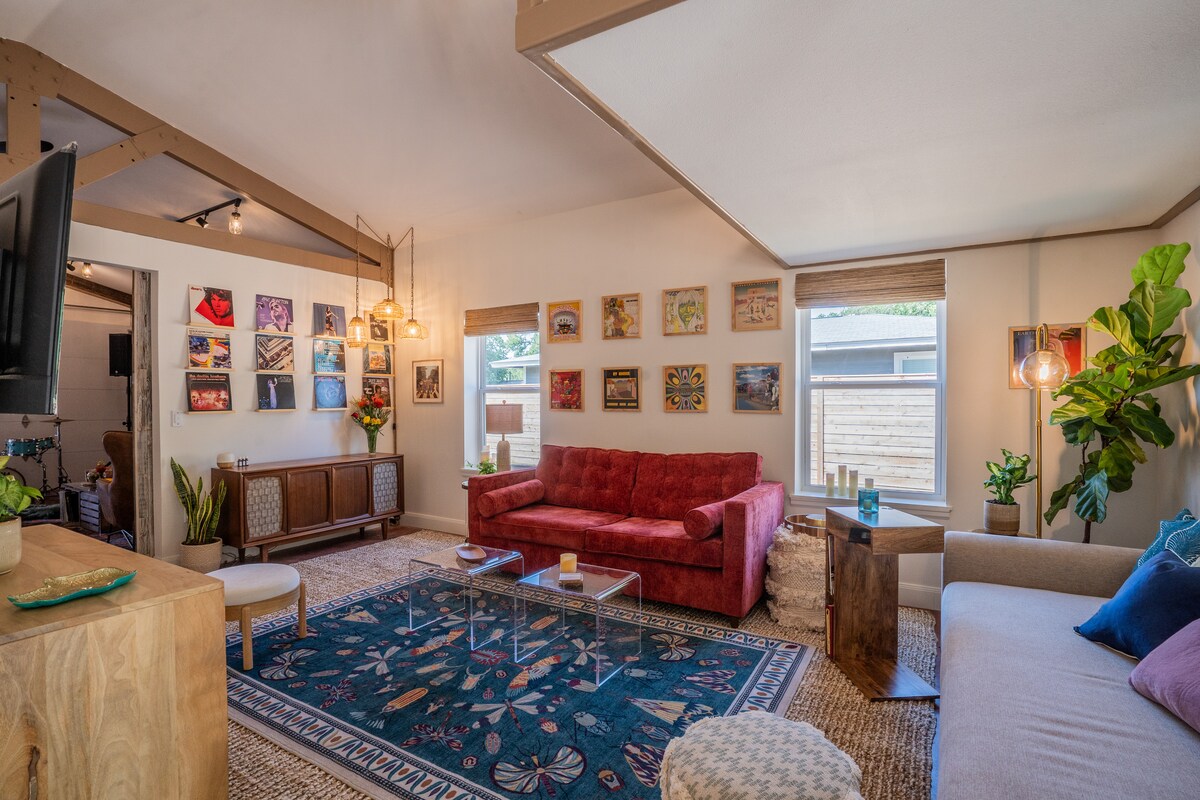 Cozy Austin Stay • Perfect for Couples or up to 6