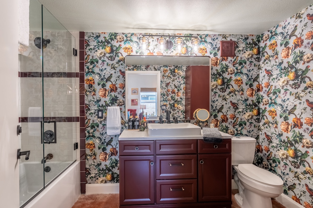 Cozy Austin Stay • Perfect for Couples or up to 6