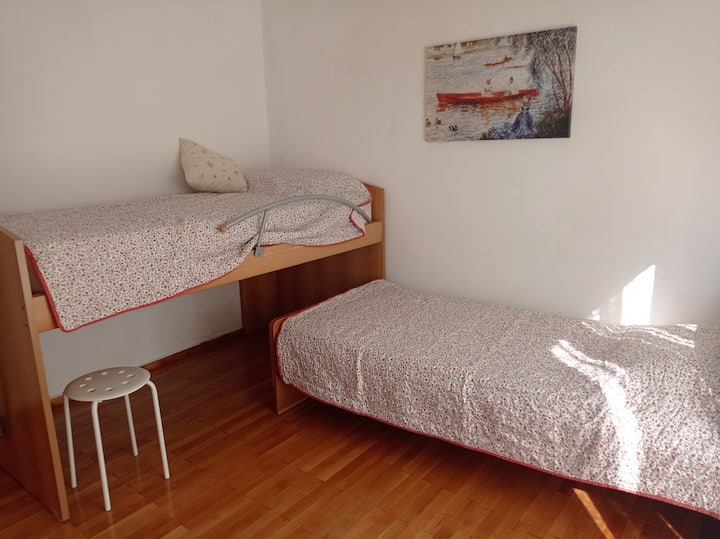 2. spavaća soba s 2 kreveta