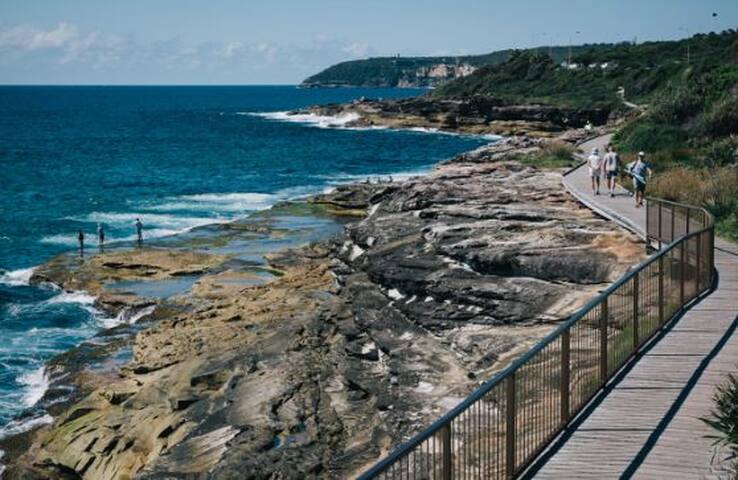 Curl Curl Beach House – Family Oasis with Pool gallery image 3