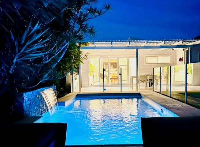 Curl Curl Beach House – Family Oasis with Pool gallery image 2
