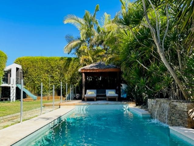Curl Curl Beach House – Family Oasis with Pool