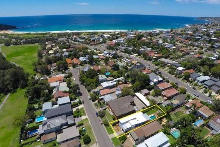 Curl Curl Beach House – Family Oasis with Pool gallery image 4