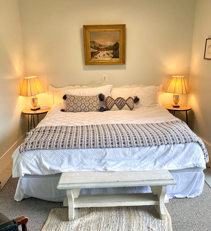 First floor king bedroom