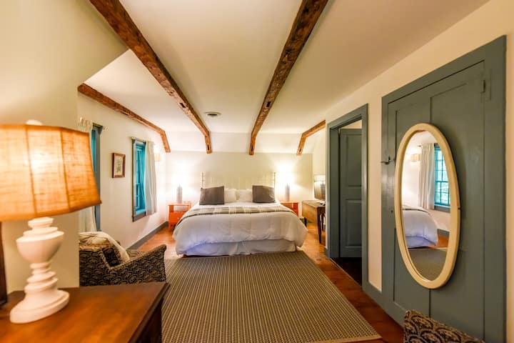 Upstairs King bedroom