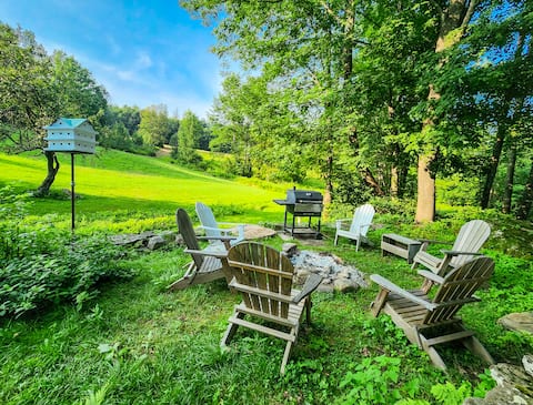 Quintessential VT Farmhouse, Dog Friendly!