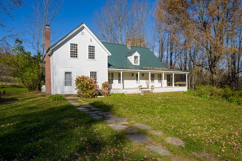 Amazing VT Farmhouse on 11 acres, dog friendly!