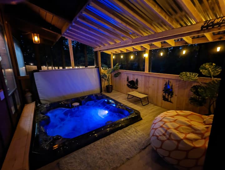 Sleepy Hollow HavenCozy Cabin w/Hot Tub! Houses for Rent in
