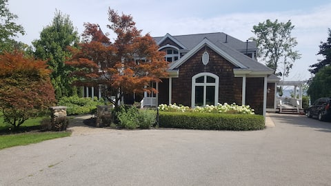 Vintage Lake House M-22