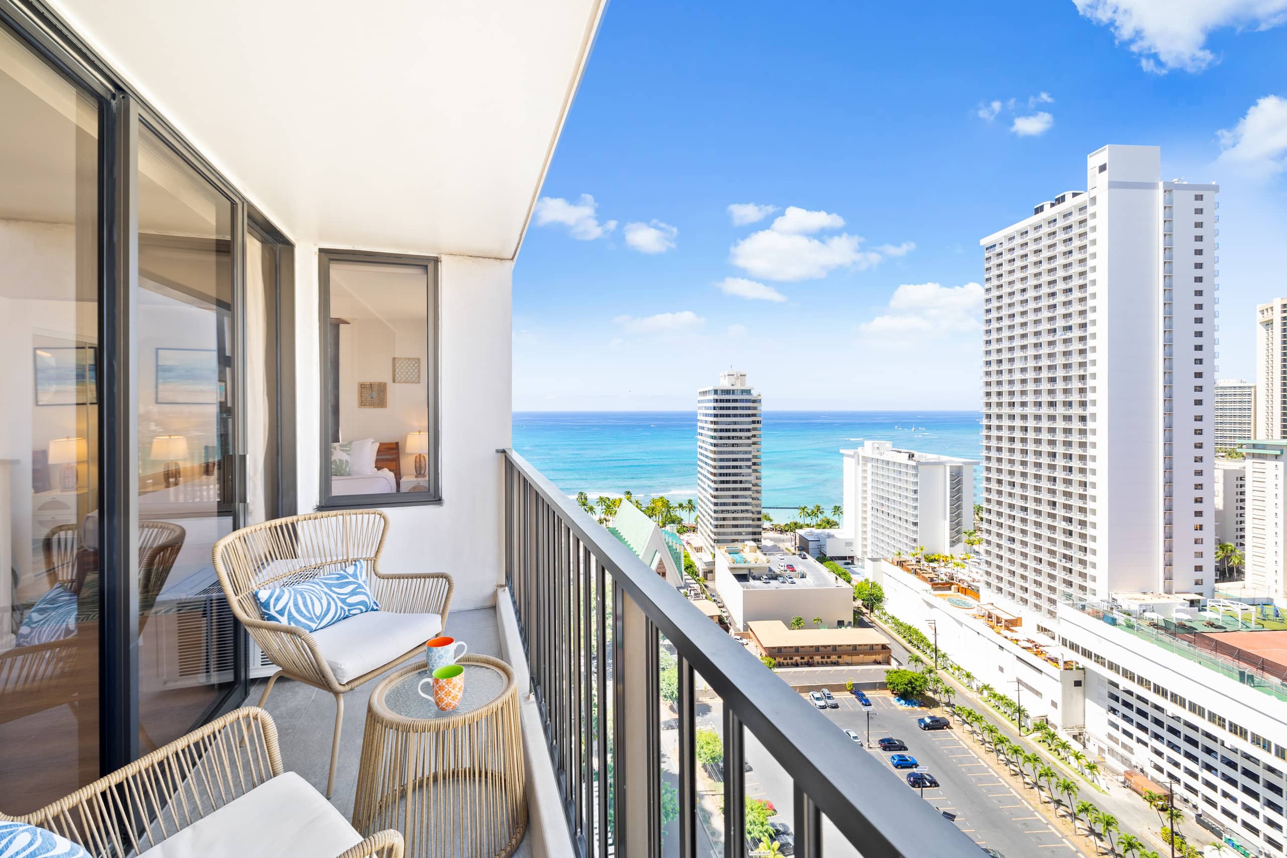 Condo in Honolulu · ★4.9 · 1 bedroom · 2 beds · 1 private bath - Image 37