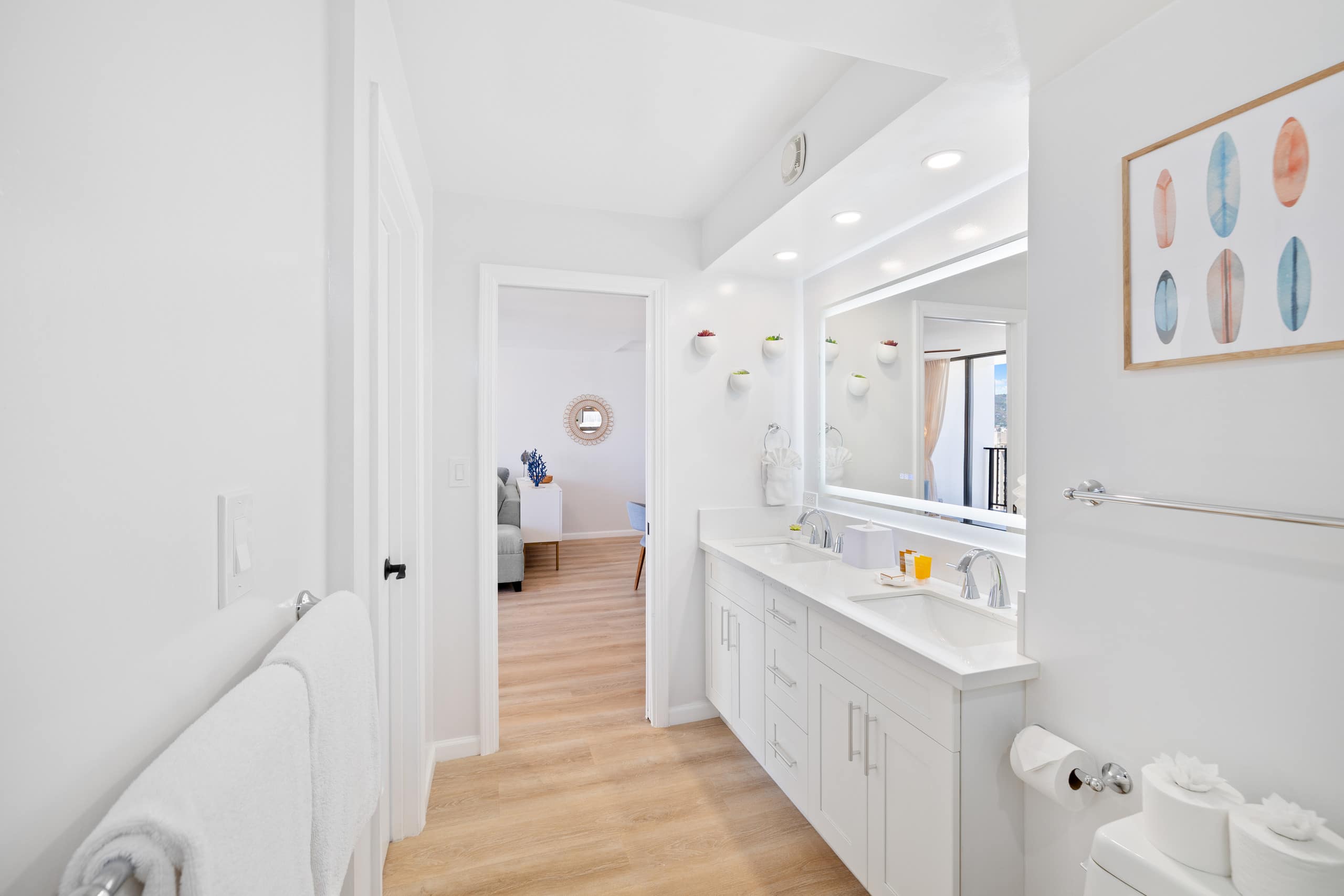 Condo in Honolulu · ★4.9 · 1 bedroom · 2 beds · 1 private bath - Image 33