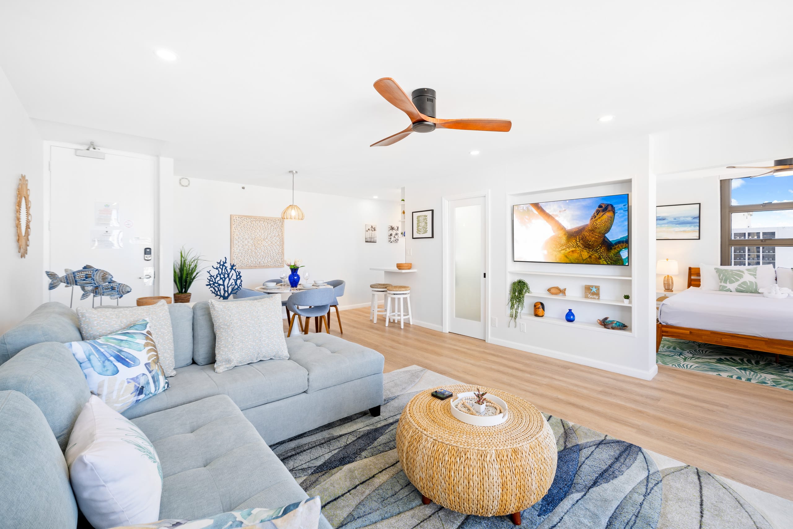 Condo in Honolulu · ★4.9 · 1 bedroom · 2 beds · 1 private bath - Image 3
