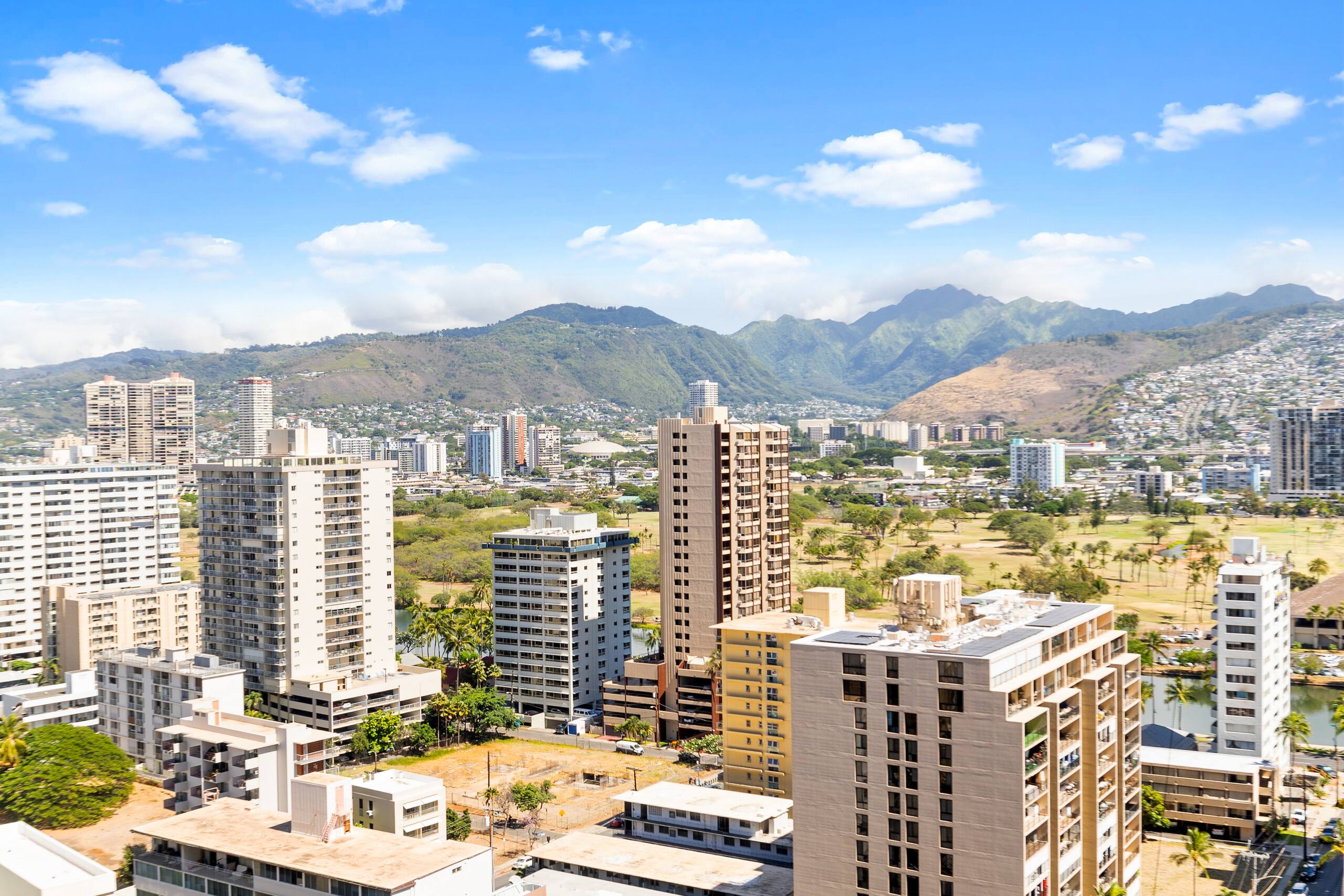 Condo in Honolulu · ★4.9 · 1 bedroom · 2 beds · 1 private bath - Image 41