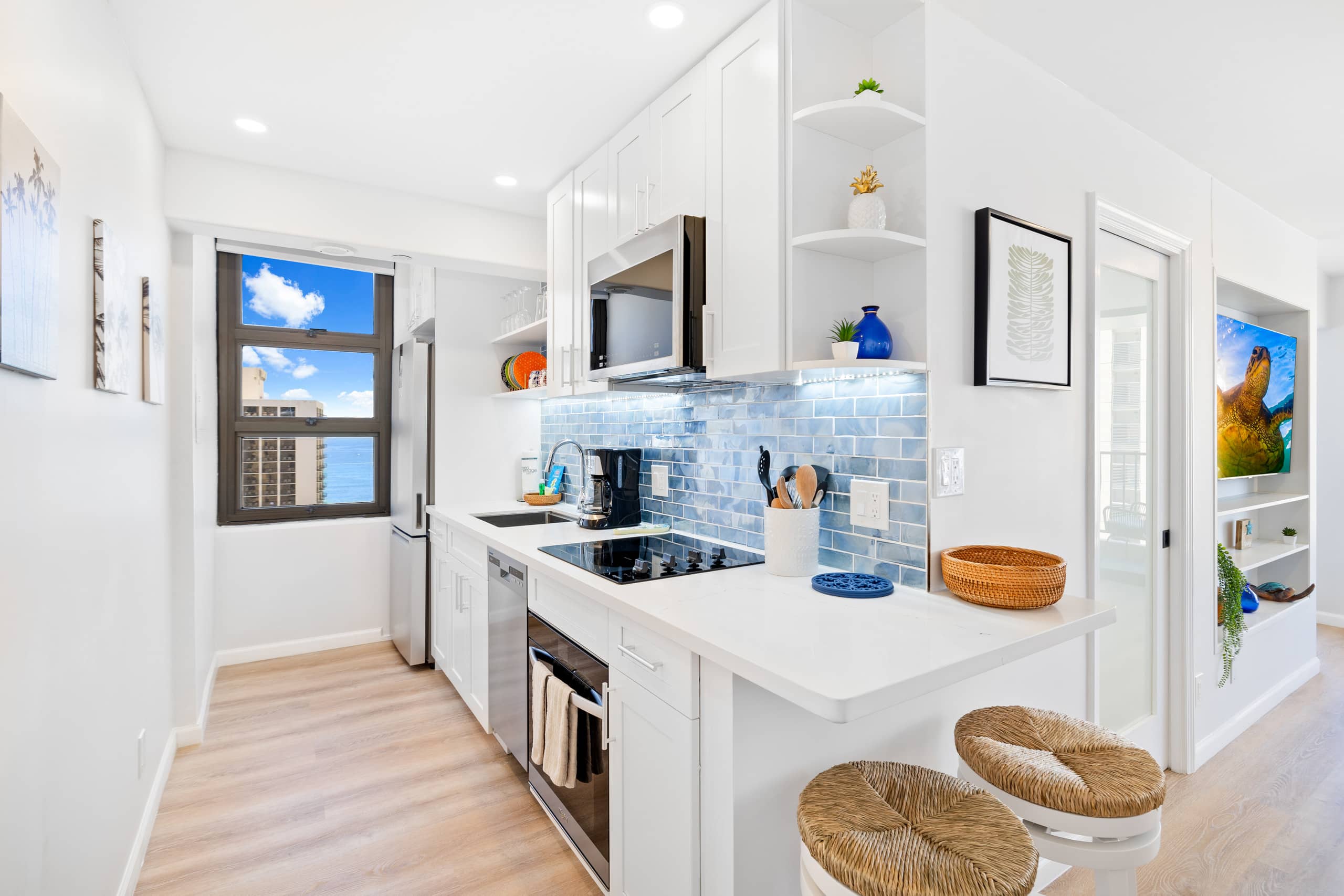 Condo in Honolulu · ★4.9 · 1 bedroom · 2 beds · 1 private bath - Image 15