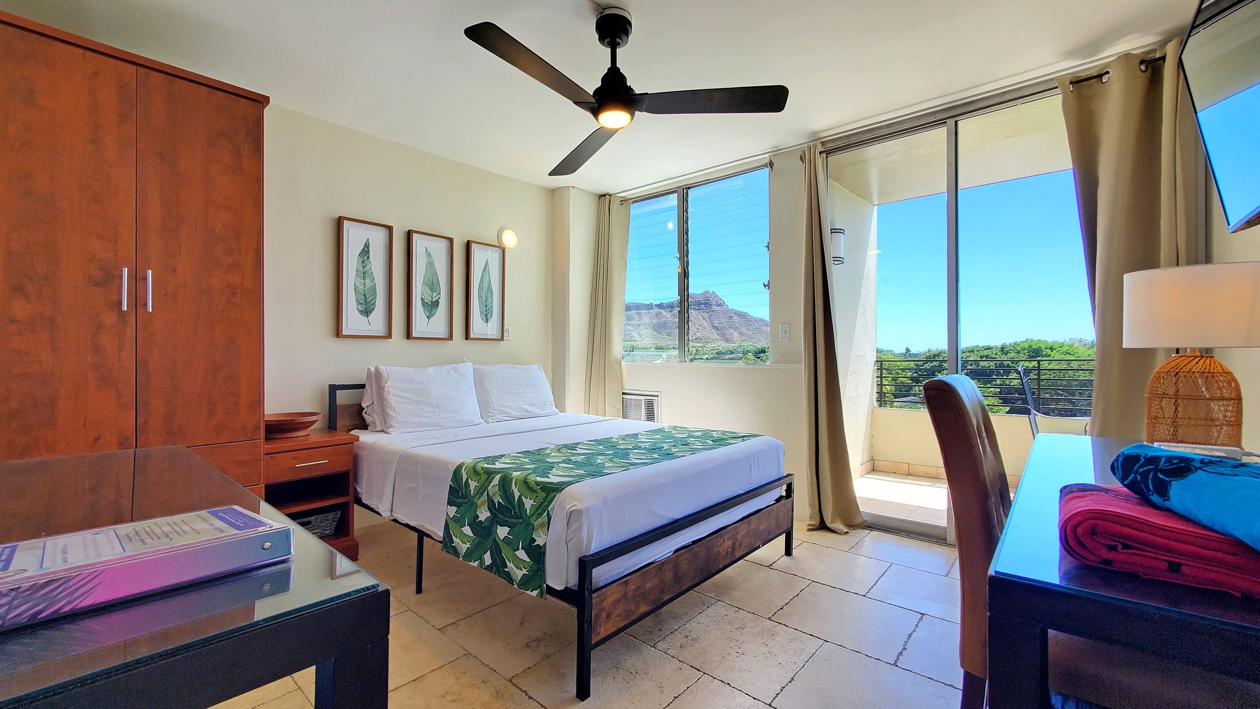 Condo in Honolulu · ★4.52 · Studio · 1 bed · 1 private bath - Image 1