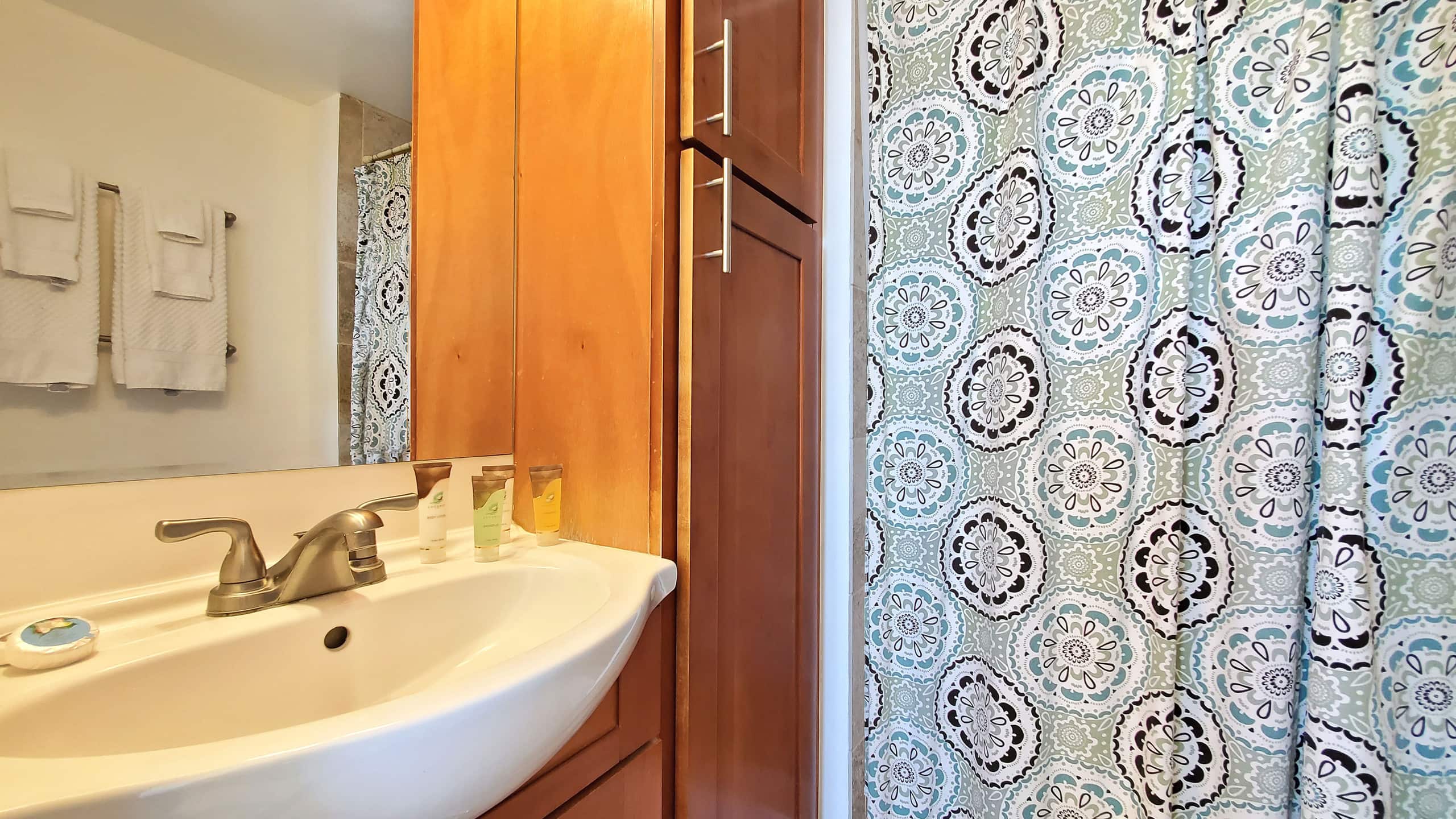 Condo in Honolulu · ★4.52 · Studio · 1 bed · 1 private bath - Image 9