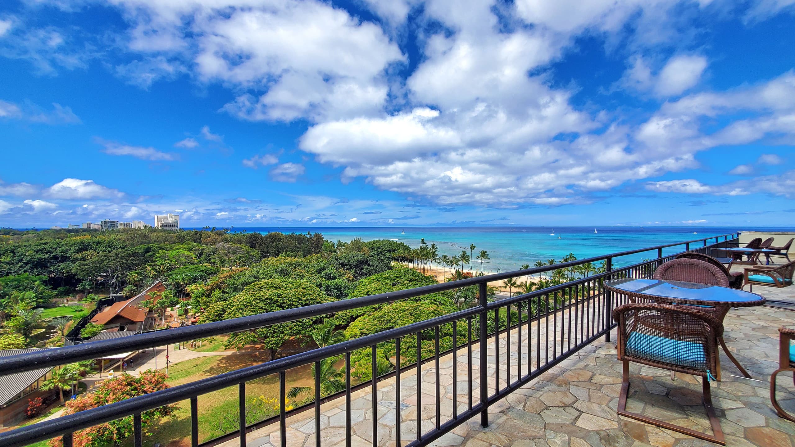 Condo in Honolulu · ★4.52 · Studio · 1 bed · 1 private bath - Image 14