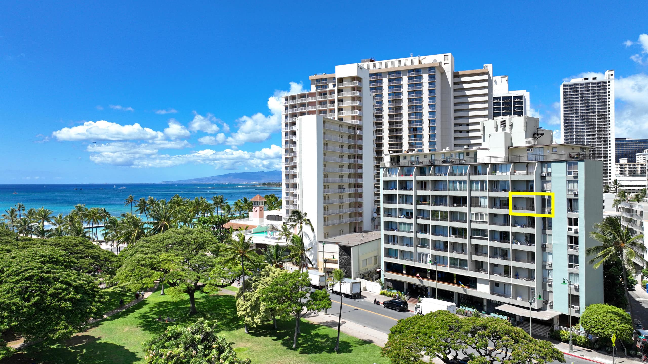Condo in Honolulu · ★4.52 · Studio · 1 bed · 1 private bath - Image 13