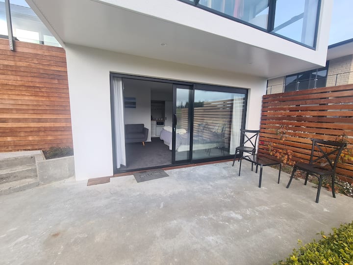 Kelvin Heights Modern Apartment. - Queenstown