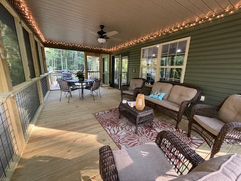 Popular Airbnb listing: Cozy Creek Side Cottage in Fort Payne / De Kalb