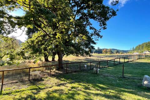 Riverbend country charm