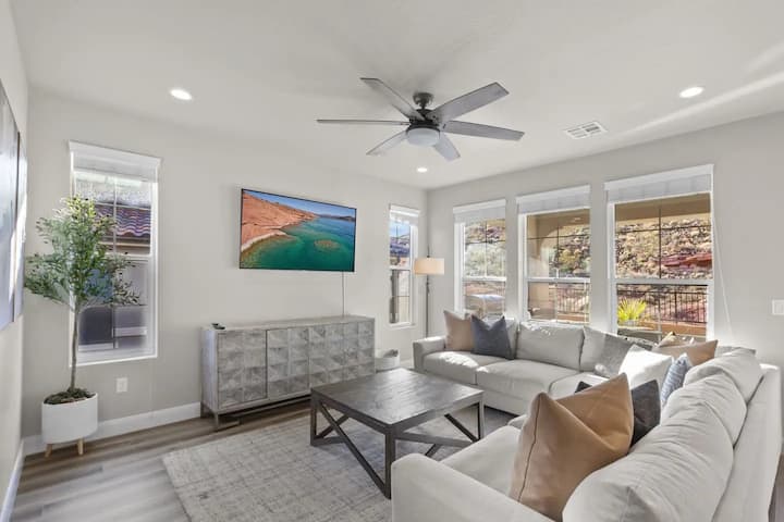 45 Min To Zion! 5 Bed 4 Bath Sleeps 20 - ワシントン, UT