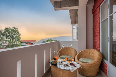 4 BHK Apartment w/Balcony + Scenic View @ Gangtok