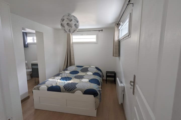 Refurbished T2 apartment with private parking