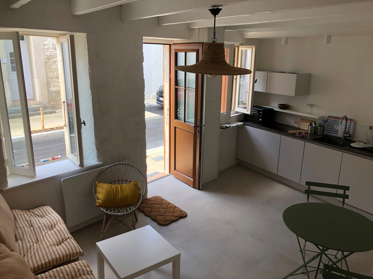 Popular Airbnb listing: Charming little village house - Tiny House in Le Château D'oléron