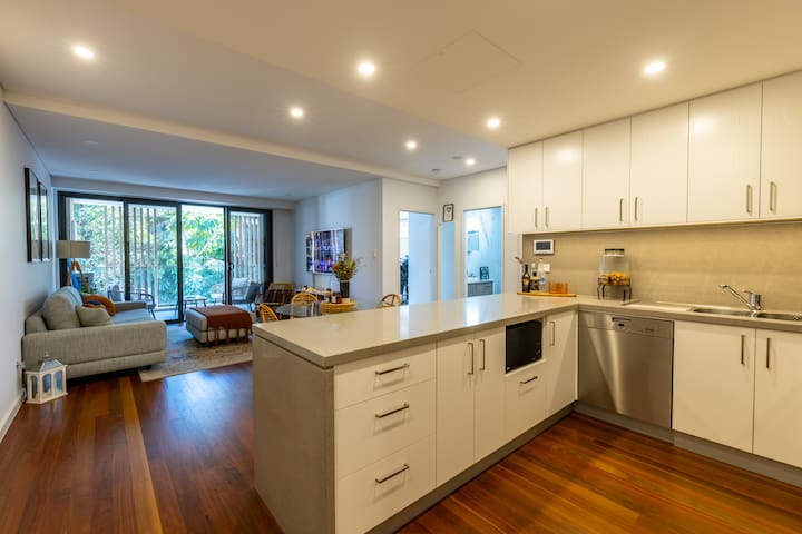 Stunning Coogee Coastal Stay, 1 min to the beaches gallery image 3