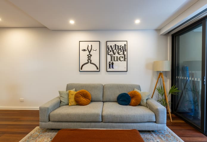 Stunning Coogee Coastal Stay, 1 min to the beaches gallery image 2