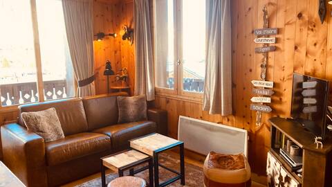 Top performing Airbnb: 2 rooms – skis on your feet – great view – front of in Val D'isère