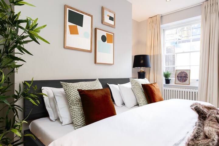 Covent Garden Solitaire! LuXXe HOME in TheatreLand gallery image 3