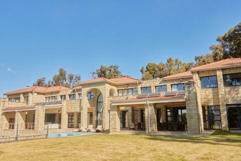 Amanzi Amakhulu Villa