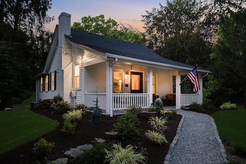 Luxury Cottage on the Potowomut River 2bd/2b