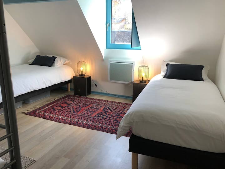 Спалня 2 - 4 легла (2 легла 80x190 и 2 легла 90x200)