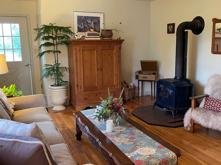 Figment Farmhouse Cottages for Rent in Carlton, Oregon, United States