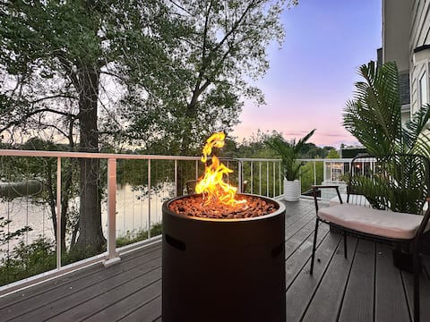 Riverfront Townhome with Breathtaking Water Views!