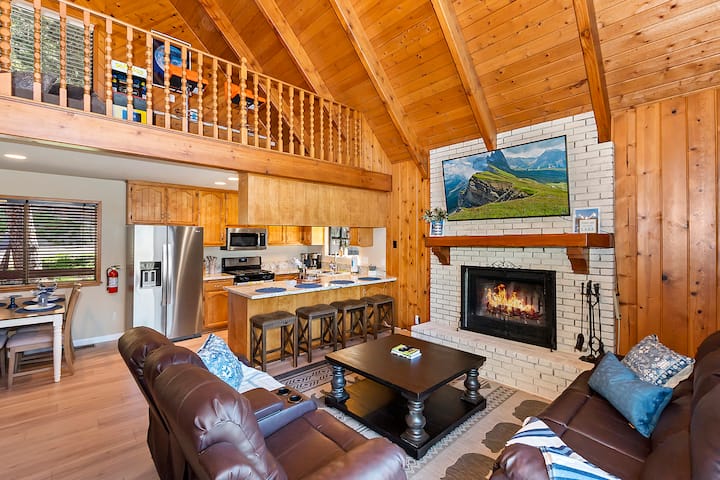 Family/pet Friendly Cabin-views Gameroom & Peloton - San Bernardino, CA