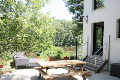 By the river, 10 minutes from Albi