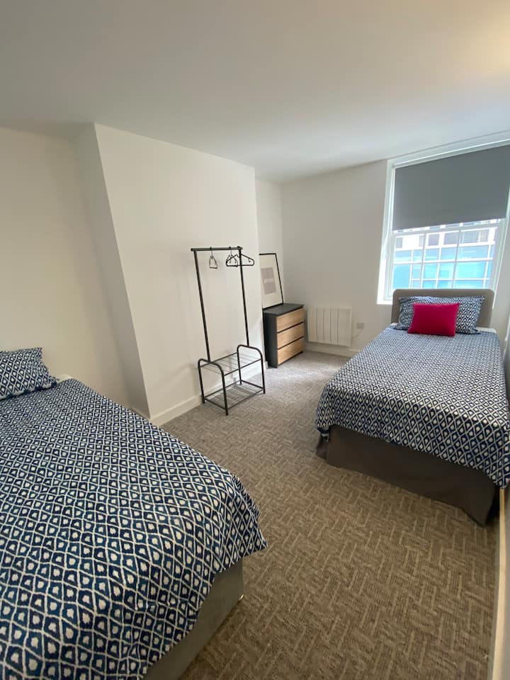 Tweepersoonskamer met twee eenpersoonsbedden