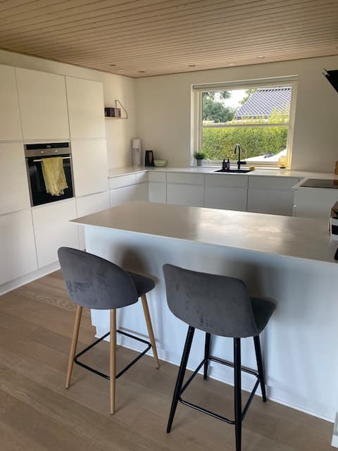 Bright and beautiful family home