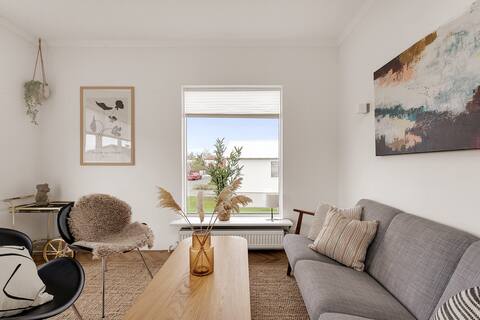 Bright & Spacious apartment - Free parking