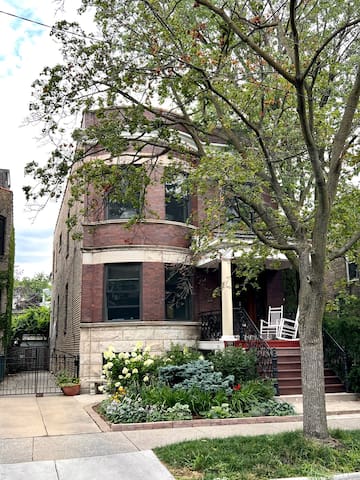 Andersonville, amazing location, 3 beds 1 bath