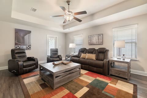 Top performing Airbnb: 30 Minutes to Beaches and Entertainment in Pensacola / Ferry Pass / Brent